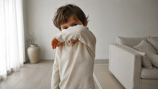 Apprendre a un enfant a tousser et eternuer dans son coude