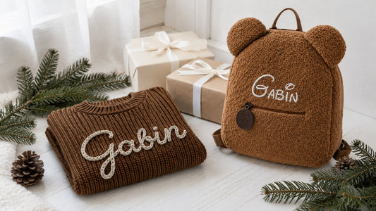 Idées cadeaux bébé Noël personnalisés avec prénom brodé