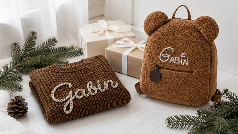 Idées cadeaux bébé Noël personnalisés avec prénom brodé