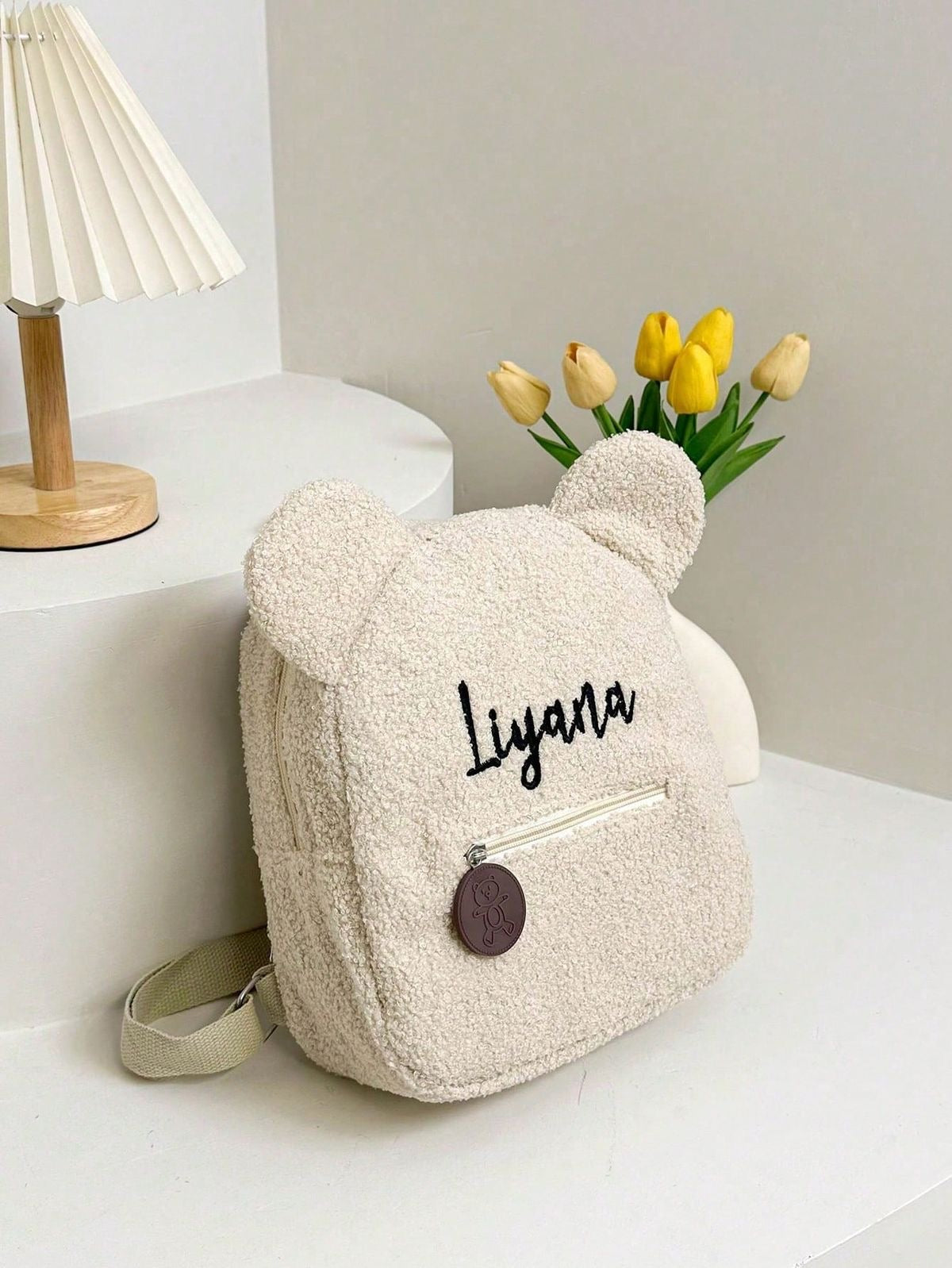 Un sac à dos dessiné comme une pièce de maison