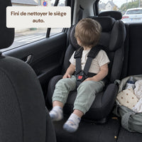 Habille dans son siege auto : fini de nettoyer le siege
