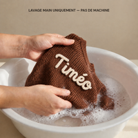 Lavage à la main du pull brodé main