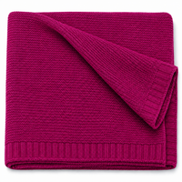 Couverture en tricot fuchsia, pliée, vue produit