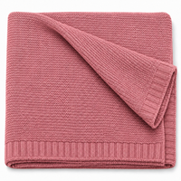 Couverture en tricot corail, pliée, vue produit