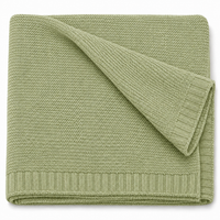 Couverture en tricot vert olive, pliée, vue produit