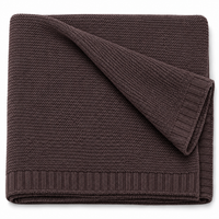 Couverture en tricot chocolat, pliée, vue produit