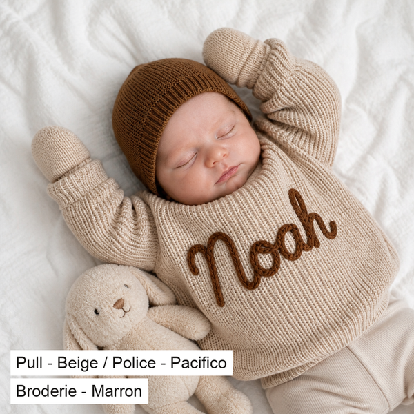 Pull Beige porte par bebe, prenom Noah, Broderie Marron