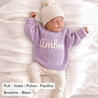 Pull Violet porte par bebe, prenom Ambre, Broderie Blanc